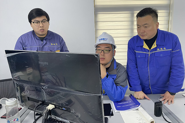 售后人員對時產1000噸智能化骨料生產線現場排查