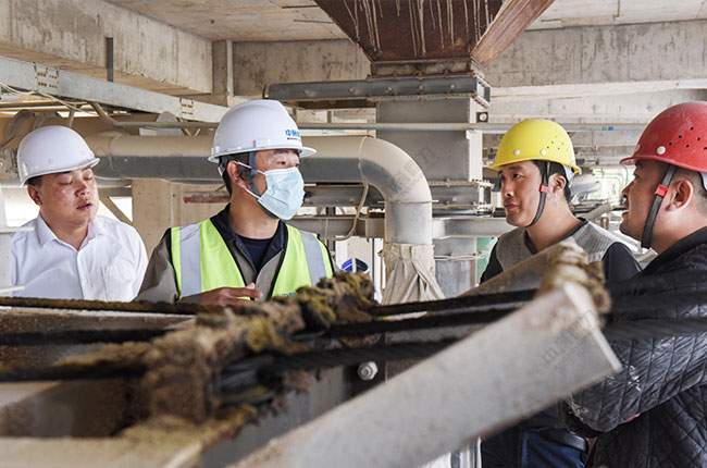 中譽鼎力售后服務人員現場排查設備使用情況