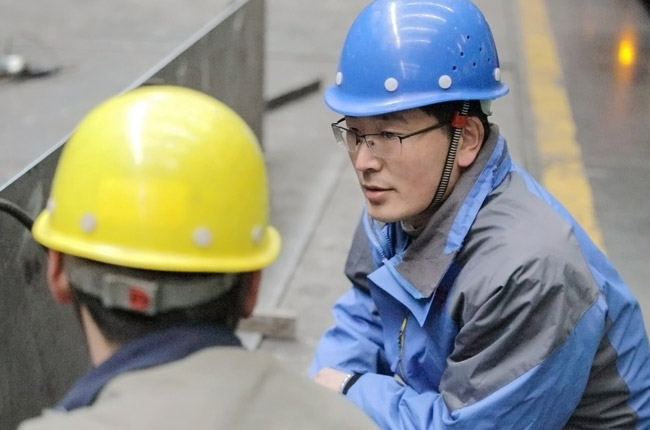 履帶式移動礦山裝備研發(fā)設(shè)計 履帶式移動礦山裝備研發(fā)設(shè)計