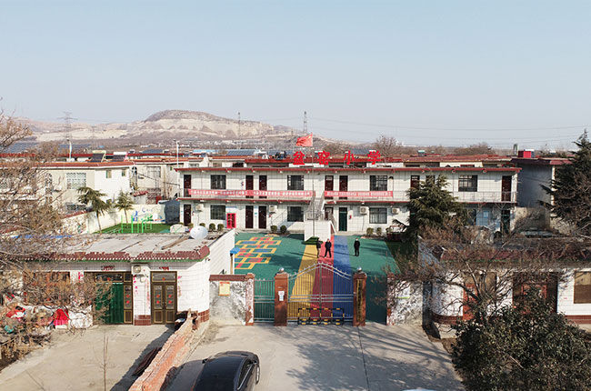 張治民董事長到盆窯小學(xué)查看翻新修繕情況 張治民董事長到盆窯小學(xué)查看翻新修繕情況