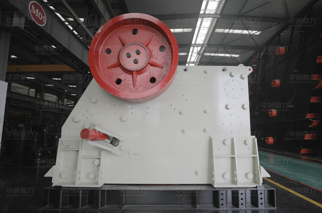 鄂破式破碎機間隙調整結構圖