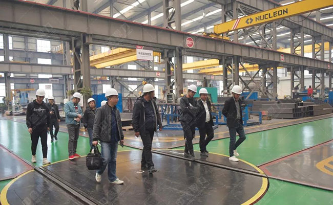 參觀中譽鼎力智能化一體生產車間及高精端加工設備