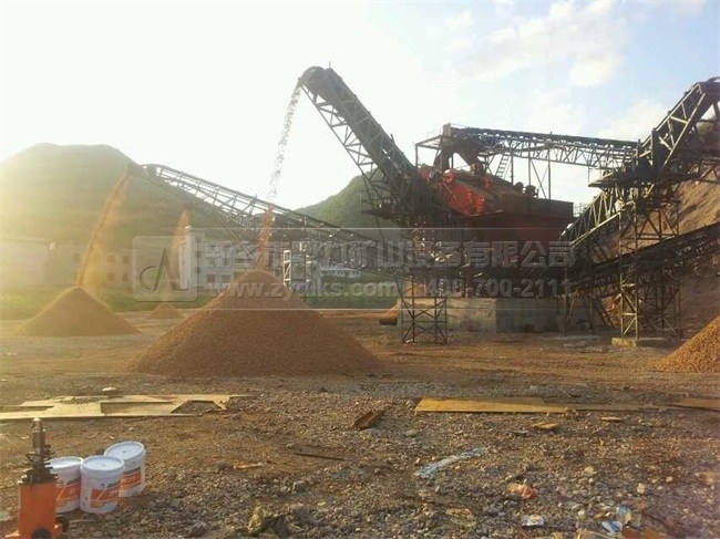 雙轉子整形制砂機作業中