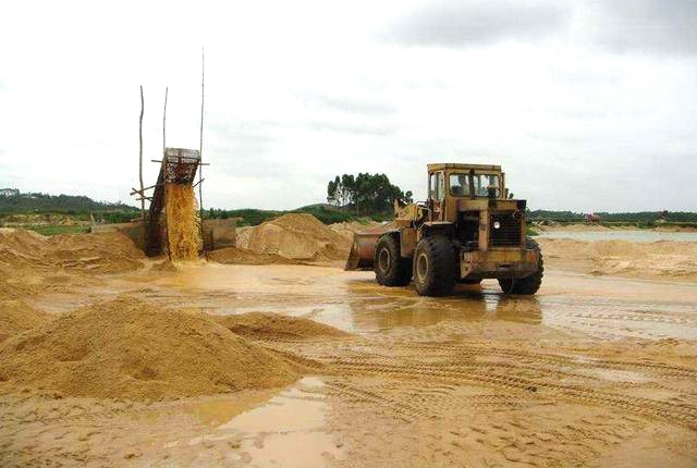 河砂開(kāi)采現(xiàn)場(chǎng)