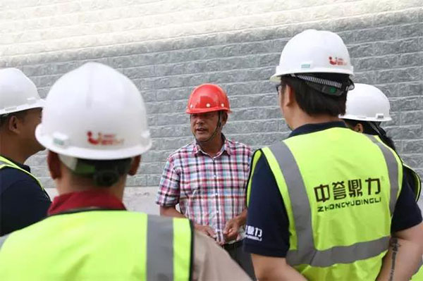 走訪團隊與燈草山采石場譚總溝通