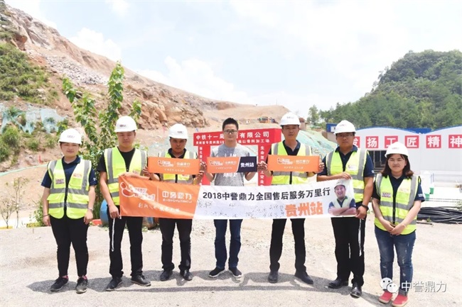 團(tuán)隊(duì)合影留留念