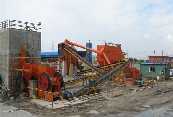 顎式破碎機加工石頭現場