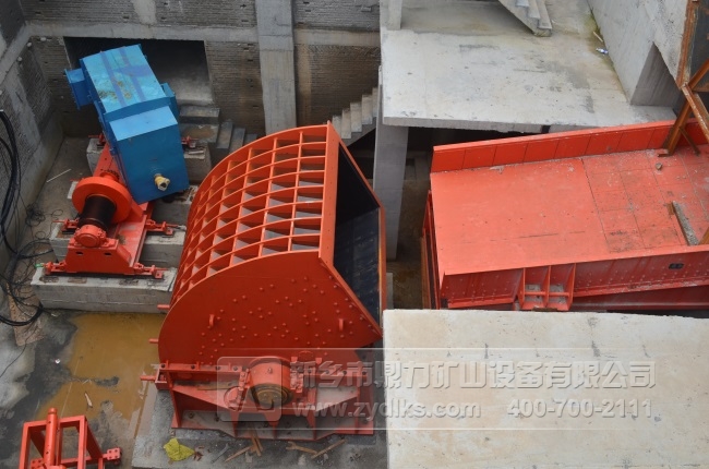 PCZ2125重錘破碎機(jī)使用現(xiàn)場(chǎng)