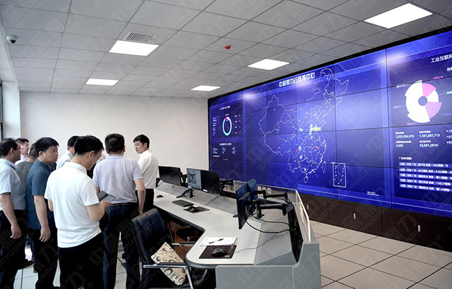 滎陽市導一行實地參觀中譽鼎力礦山管理云數據