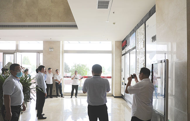 楊總介紹中譽(yù)鼎力發(fā)展歷程